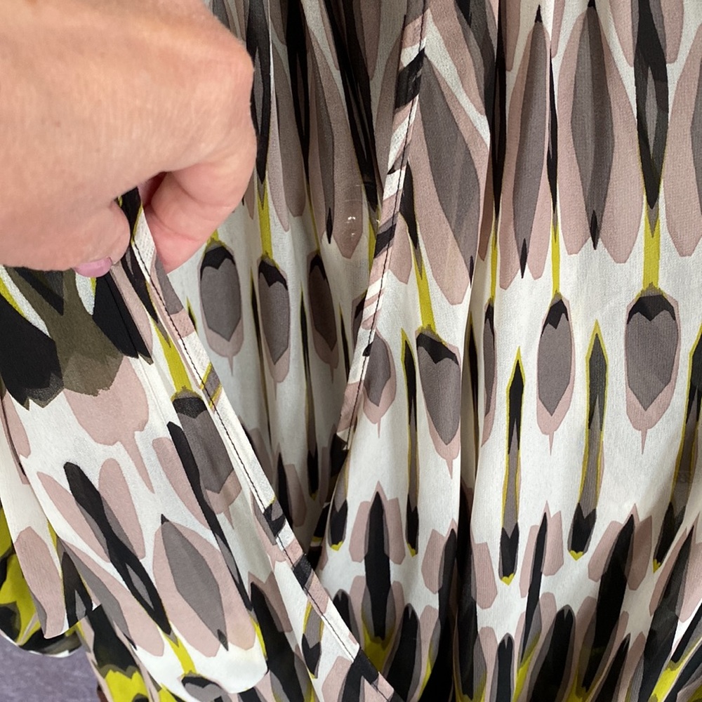Wrap blouse with open shoulders - Picture 7 of 11
